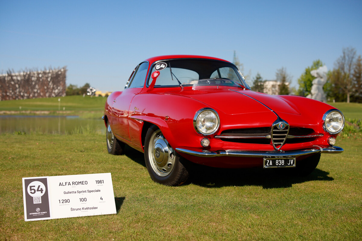 Výjimečná Alfa Romeo Gulietta Sprint Speciale z roku 1961 pana Květoslava Štrunce získala cenu od poroty elegance za nejelegantnější sportovní vozidlo